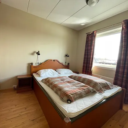 With 3 Bedrooms And Balcony Lägenhet *