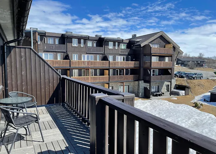 Leilighet With 3 Bedrooms And Balcony