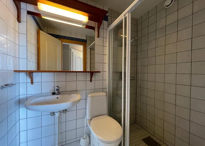 Leilighet With 3 Bedrooms And Balcony *
