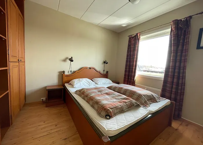 With 3 Bedrooms And Balcony Lägenhet *