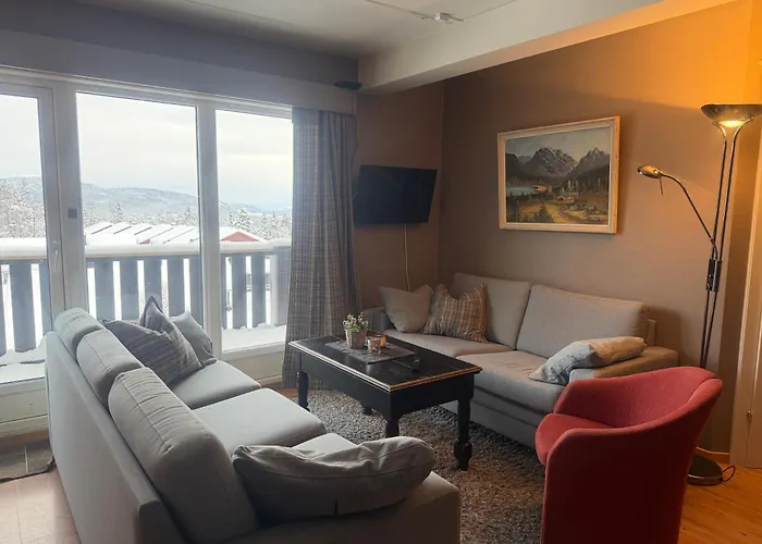 With 3 Bedrooms And Balcony Lägenhet *