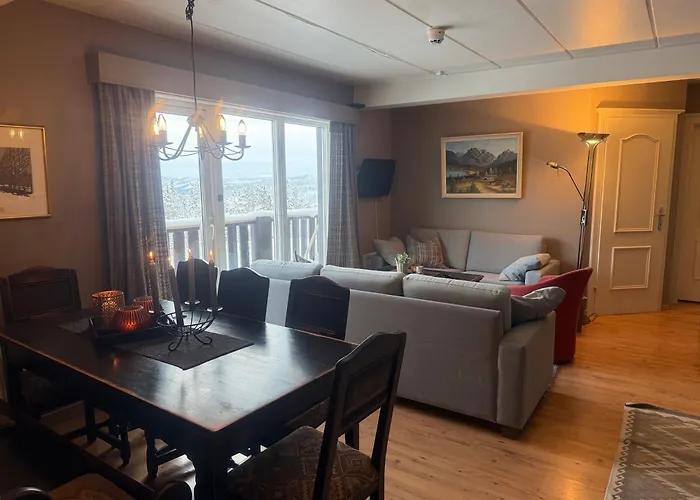 With 3 Bedrooms And Balcony Lägenhet